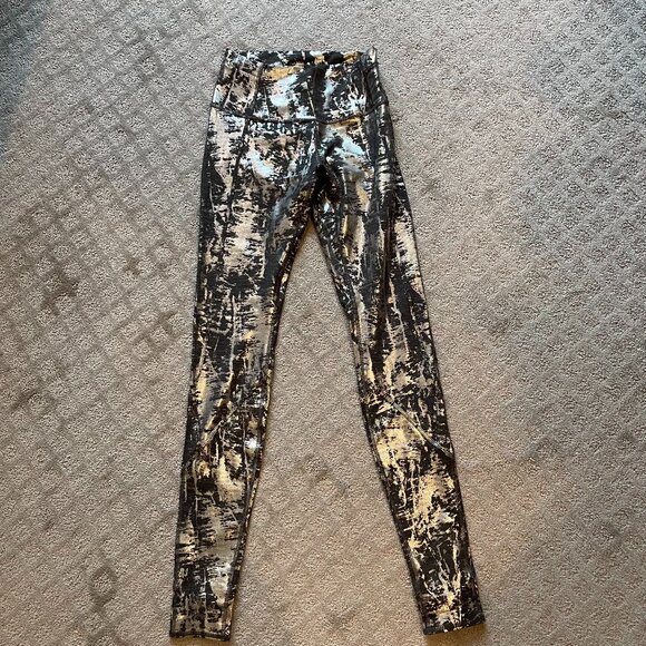LULULEMON wunder under high rise foil with stirrups NWOT size 6 - Picture 1 of 8